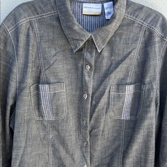 Alfred Dunner Woman Light Gray Button Front Shirt Tailored stitch details. 24W - Picture 3 of 5